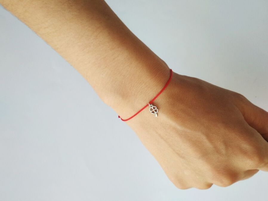 red string to attract money